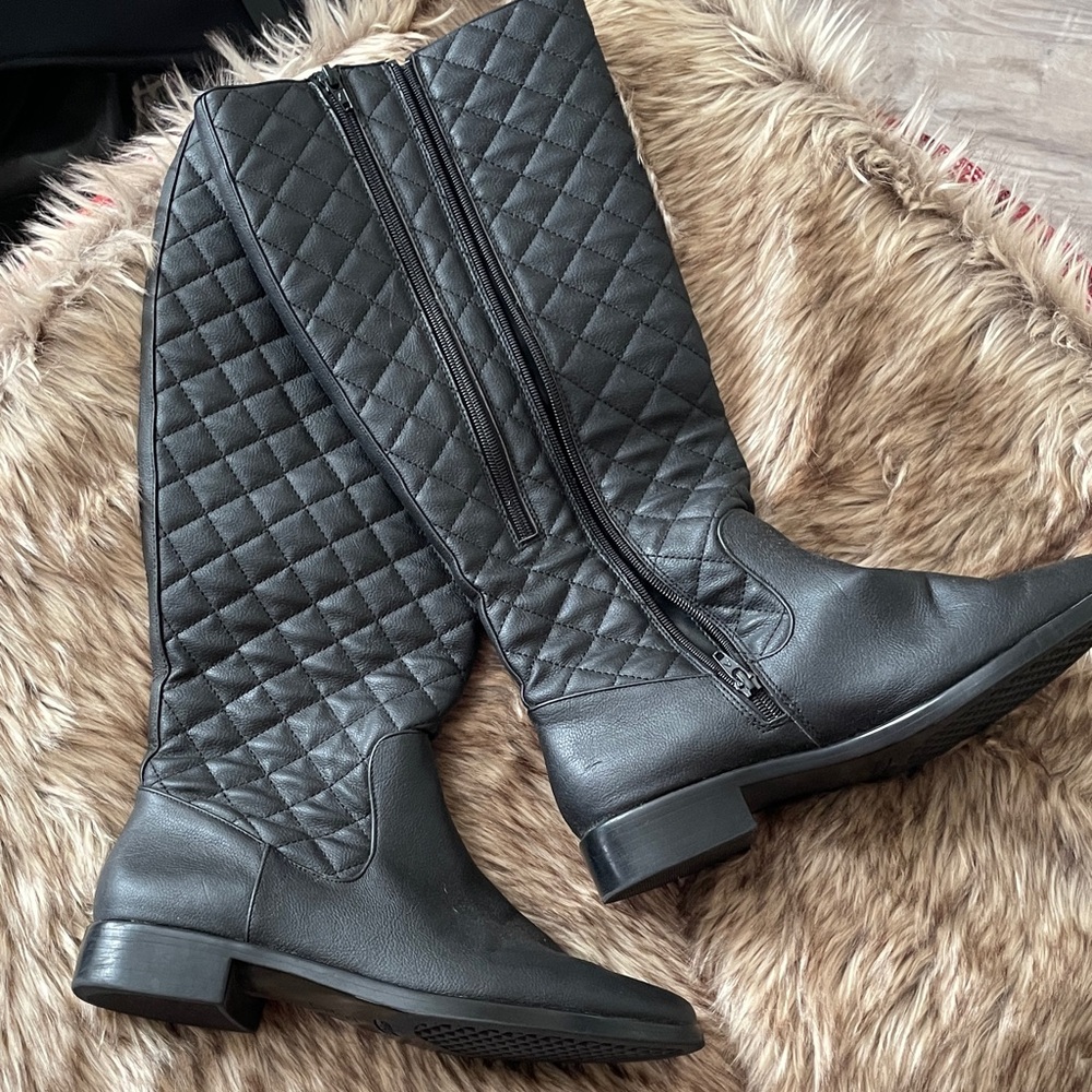 AEROSOLES Quilted Black Heeled Boots